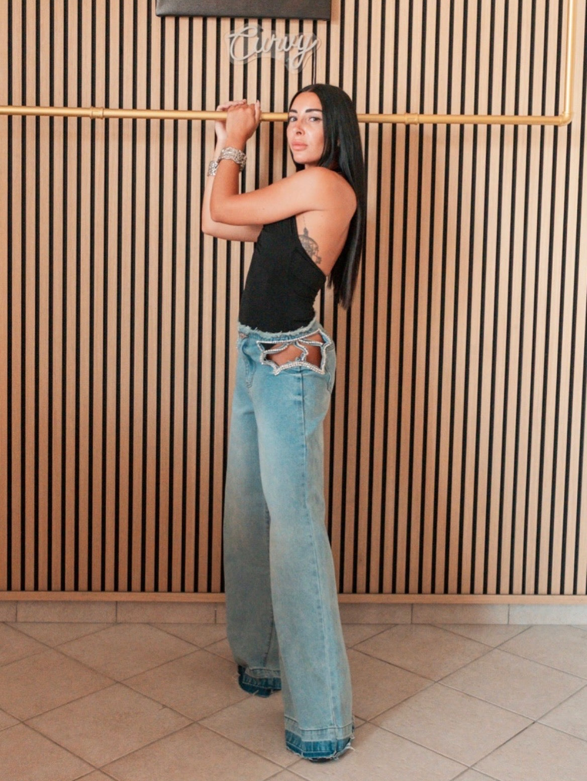 Jeans wide leg con dettagli cut-out gioiello