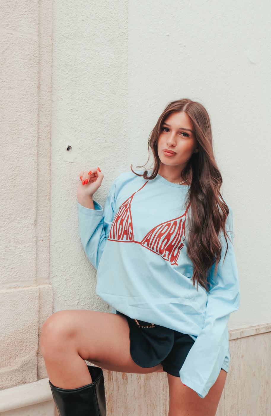 Maglia oversize azzurra con stampa airbag