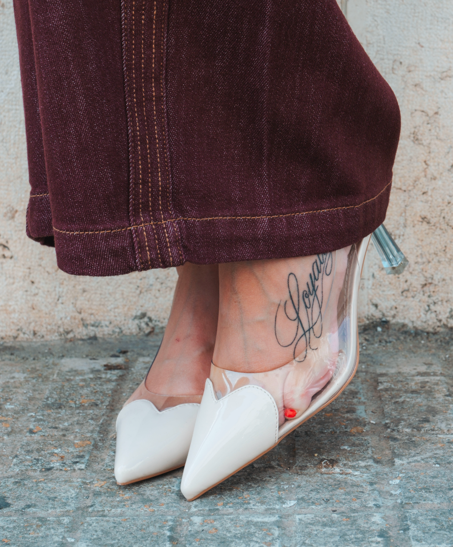 Décolleté slingback beige a punta con tacco trasparente