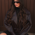Giacca trench corta Burgundy effetto pelle con cintura