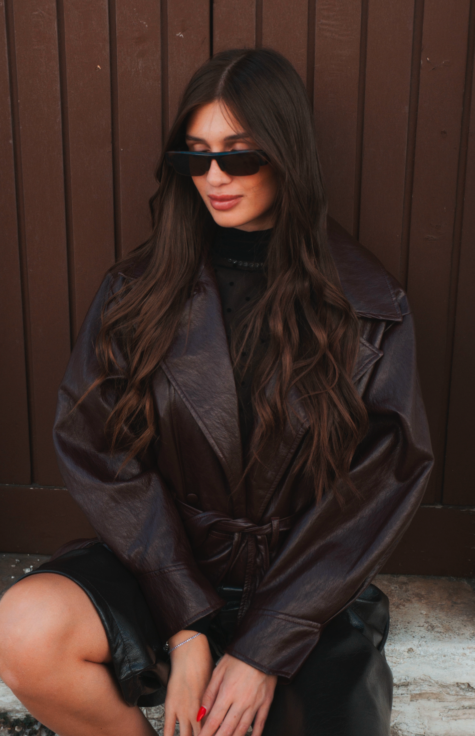 Giacca trench corta Burgundy effetto pelle con cintura