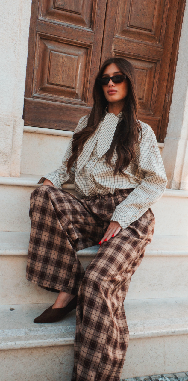 Camicia a micro quadretti con fiocco al collo