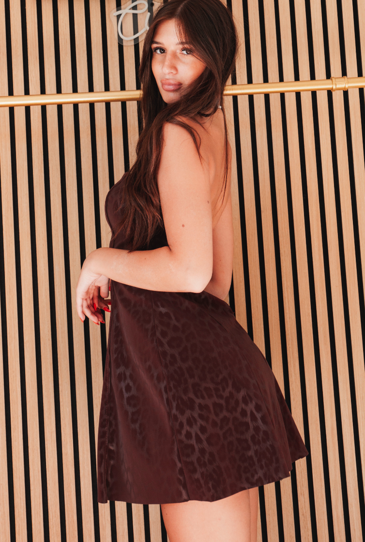 Abito mini animalier bordeaux senza spalline